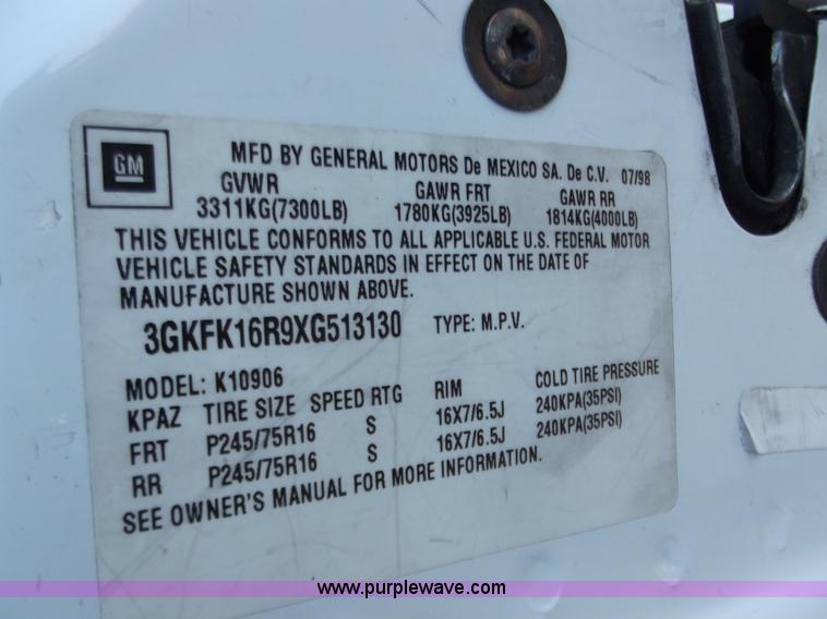 image for item B6151 1999 GMC Suburban 1500 SLT SUV