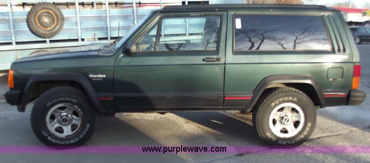 image for item B6152 1994 Jeep Cherokee Sport SUV