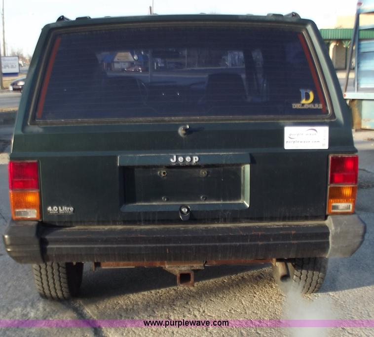image for item B6152 1994 Jeep Cherokee Sport SUV