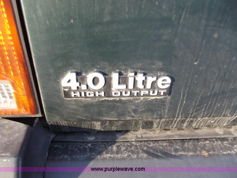 image for item B6152 1994 Jeep Cherokee Sport SUV