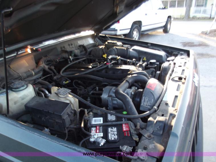 image for item B6152 1994 Jeep Cherokee Sport SUV