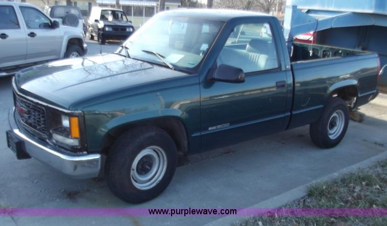 image for item B6153 1997 GMC Sierra 1500 SL pickup truck