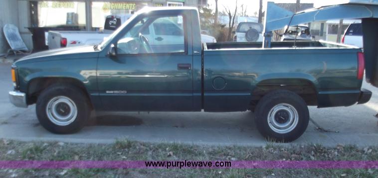 image for item B6153 1997 GMC Sierra 1500 SL pickup truck