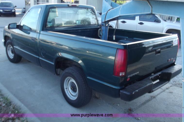 image for item B6153 1997 GMC Sierra 1500 SL pickup truck