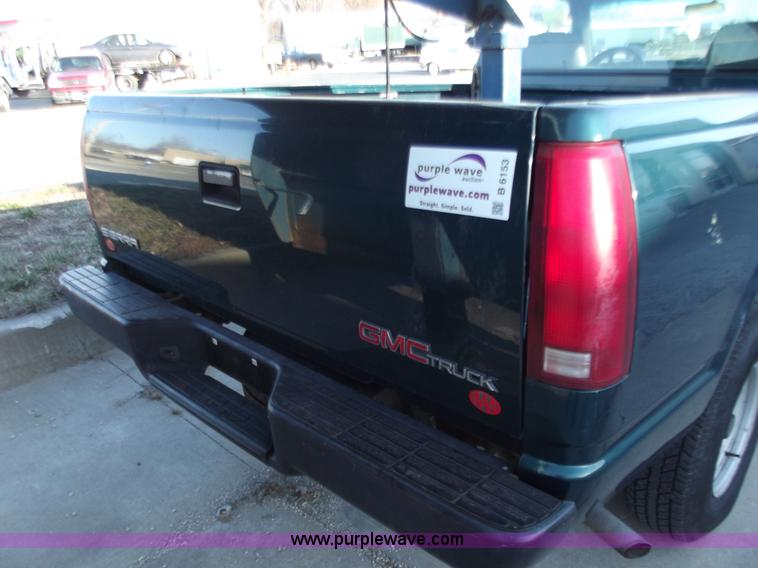 image for item B6153 1997 GMC Sierra 1500 SL pickup truck