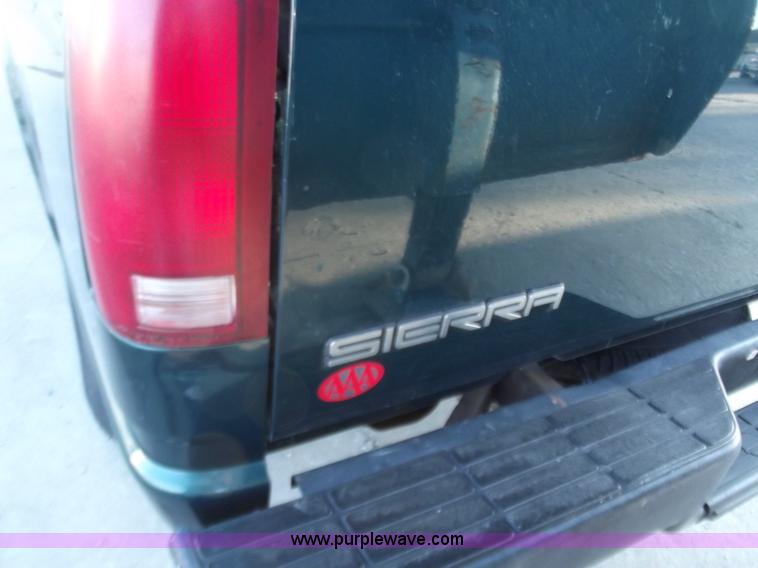 image for item B6153 1997 GMC Sierra 1500 SL pickup truck