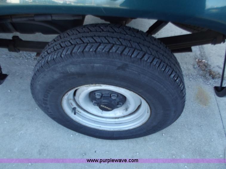 image for item B6153 1997 GMC Sierra 1500 SL pickup truck