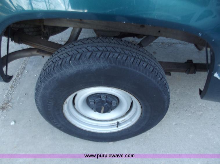 image for item B6153 1997 GMC Sierra 1500 SL pickup truck