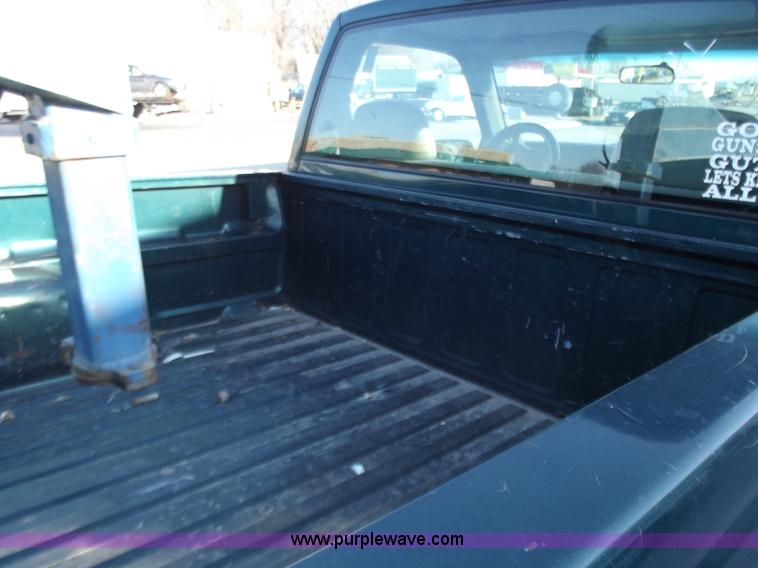 image for item B6153 1997 GMC Sierra 1500 SL pickup truck