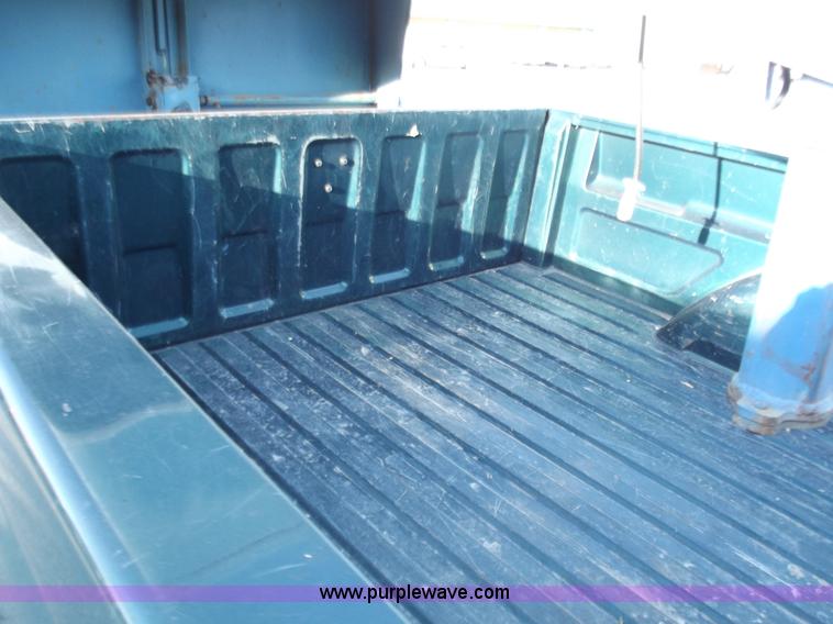 image for item B6153 1997 GMC Sierra 1500 SL pickup truck