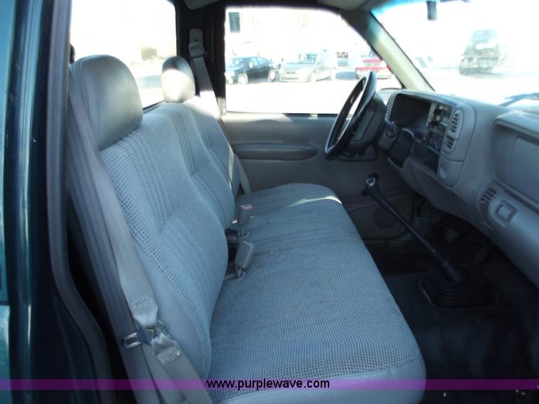 image for item B6153 1997 GMC Sierra 1500 SL pickup truck