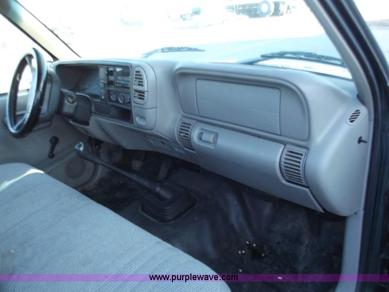 image for item B6153 1997 GMC Sierra 1500 SL pickup truck