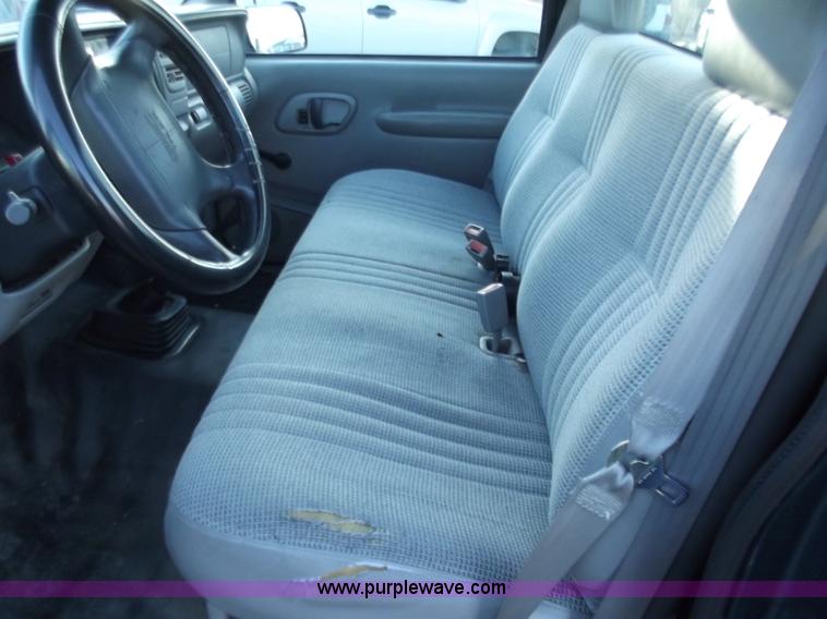 image for item B6153 1997 GMC Sierra 1500 SL pickup truck