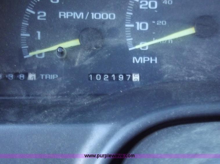 image for item B6153 1997 GMC Sierra 1500 SL pickup truck