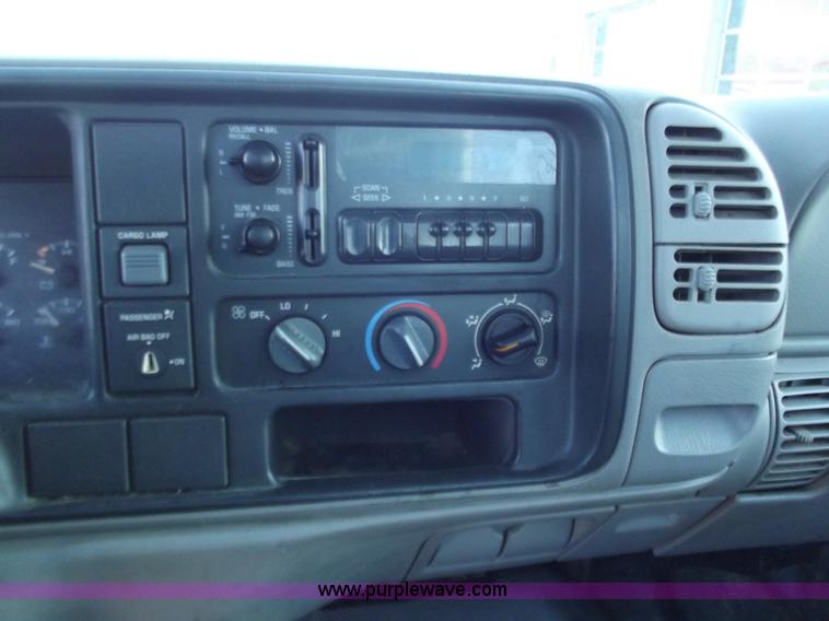 image for item B6153 1997 GMC Sierra 1500 SL pickup truck