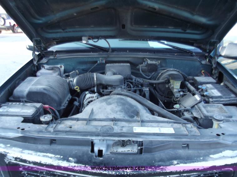 image for item B6153 1997 GMC Sierra 1500 SL pickup truck