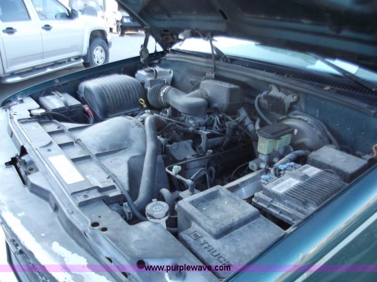 image for item B6153 1997 GMC Sierra 1500 SL pickup truck