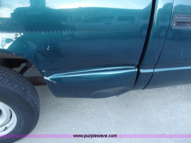 image for item B6153 1997 GMC Sierra 1500 SL pickup truck