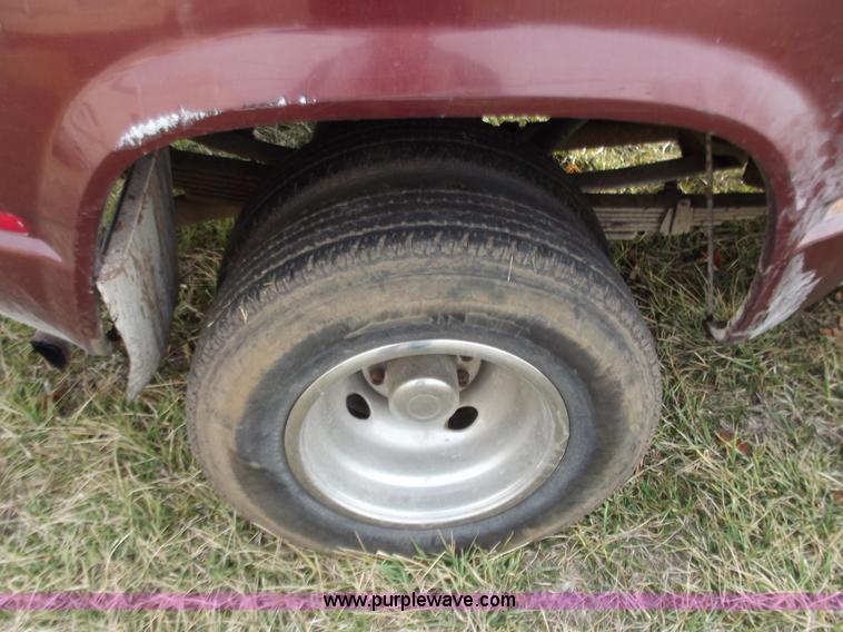 image for item B6181 1999 Chevrolet 3500 crew cab pickup truck