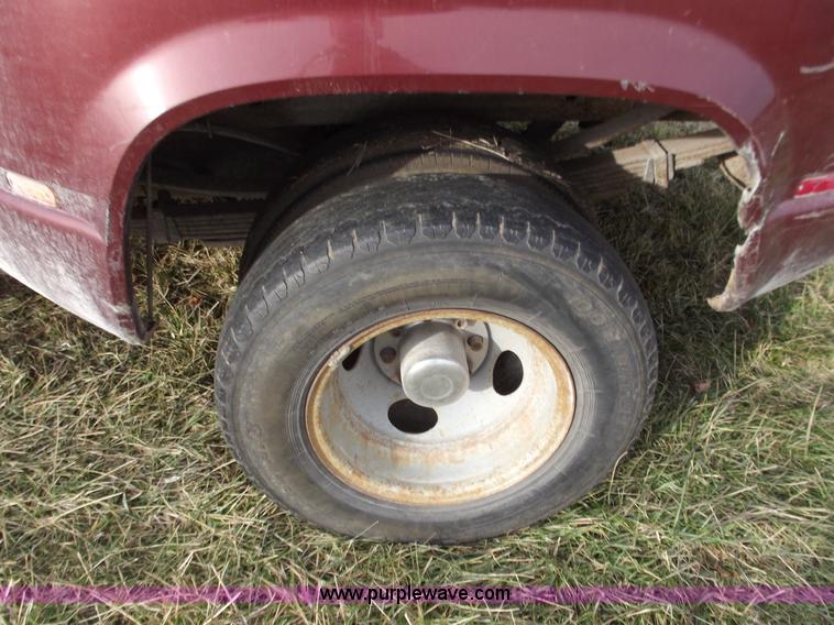 image for item B6181 1999 Chevrolet 3500 crew cab pickup truck