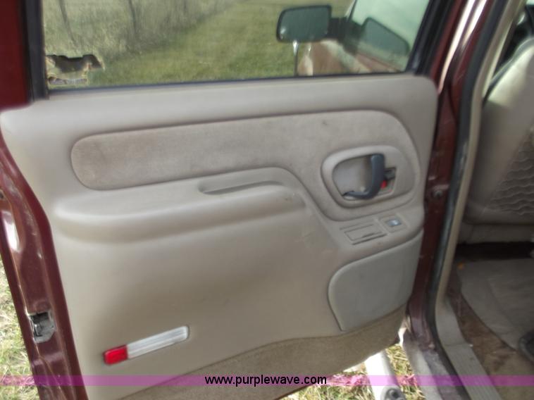 image for item B6181 1999 Chevrolet 3500 crew cab pickup truck