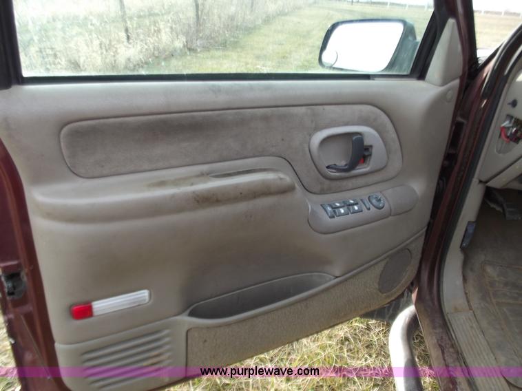 image for item B6181 1999 Chevrolet 3500 crew cab pickup truck