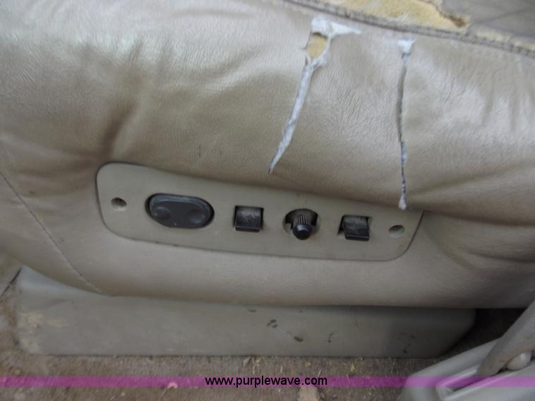 image for item B6181 1999 Chevrolet 3500 crew cab pickup truck