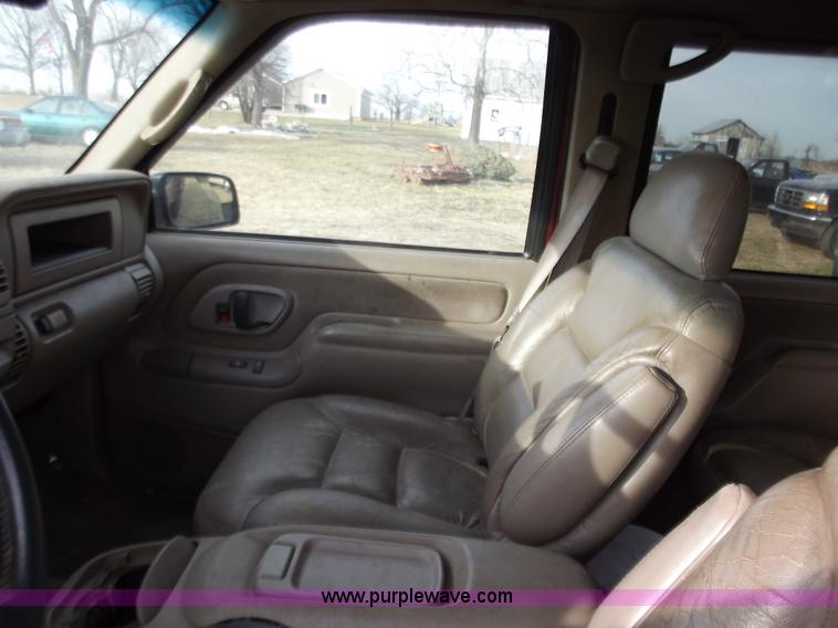 image for item B6181 1999 Chevrolet 3500 crew cab pickup truck