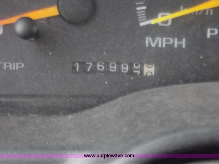 image for item B6181 1999 Chevrolet 3500 crew cab pickup truck