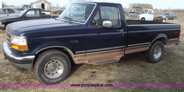 image for item B6182 1995 Ford F150 Eddie Bauer pickup truck