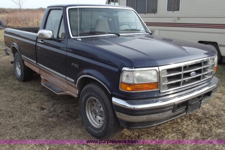 image for item B6182 1995 Ford F150 Eddie Bauer pickup truck