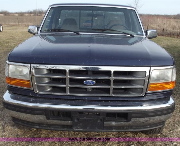 image for item B6182 1995 Ford F150 Eddie Bauer pickup truck