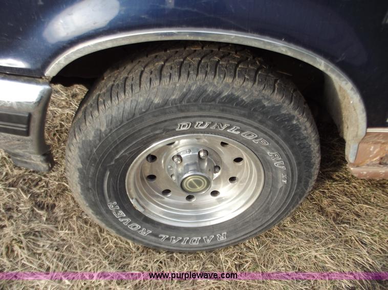 image for item B6182 1995 Ford F150 Eddie Bauer pickup truck