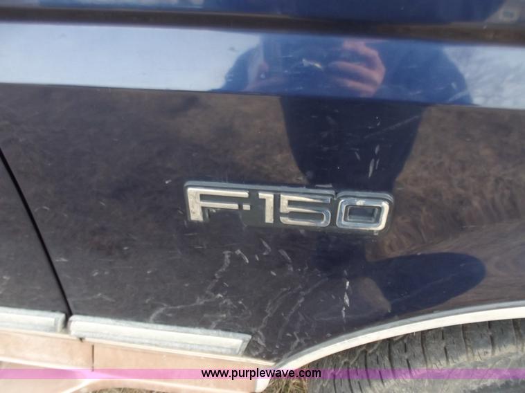 image for item B6182 1995 Ford F150 Eddie Bauer pickup truck