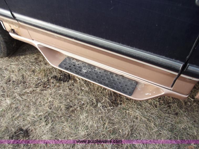 image for item B6182 1995 Ford F150 Eddie Bauer pickup truck