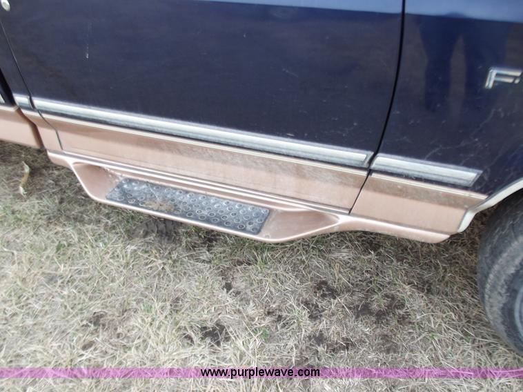 image for item B6182 1995 Ford F150 Eddie Bauer pickup truck