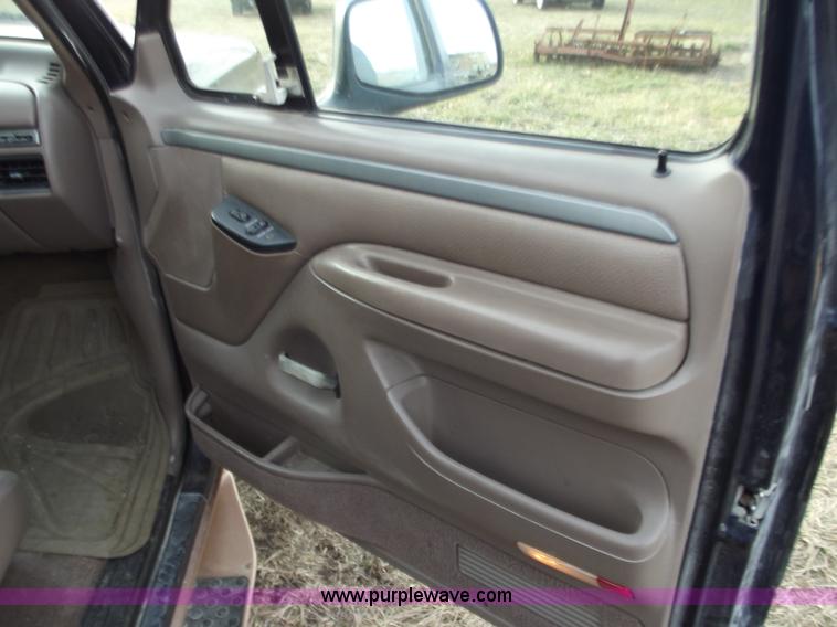image for item B6182 1995 Ford F150 Eddie Bauer pickup truck