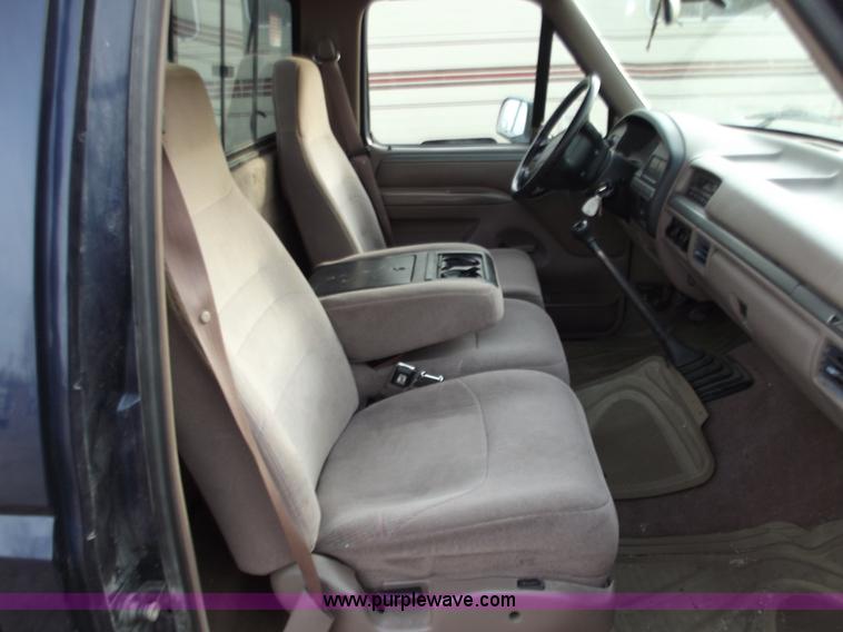image for item B6182 1995 Ford F150 Eddie Bauer pickup truck