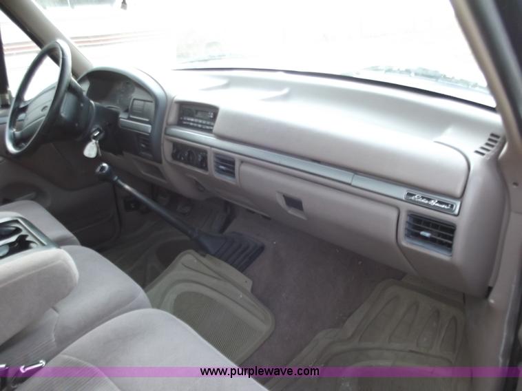 image for item B6182 1995 Ford F150 Eddie Bauer pickup truck