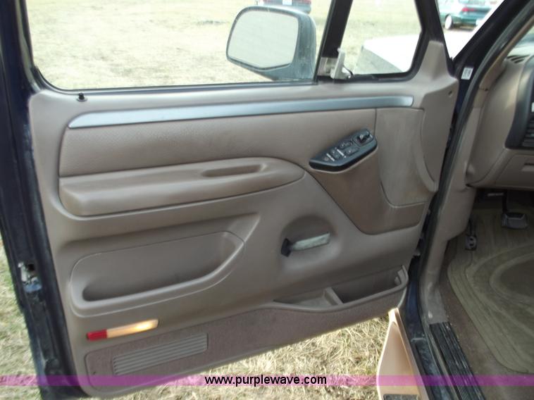 image for item B6182 1995 Ford F150 Eddie Bauer pickup truck