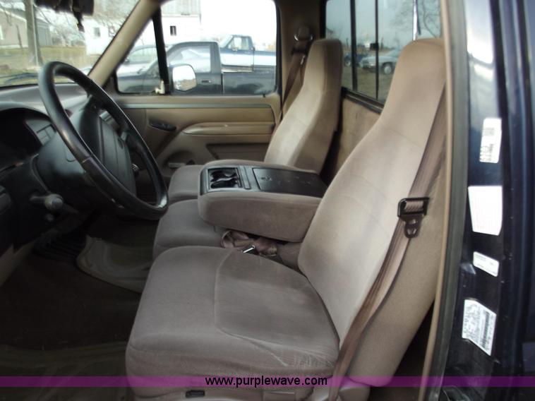 image for item B6182 1995 Ford F150 Eddie Bauer pickup truck