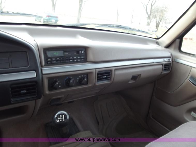 image for item B6182 1995 Ford F150 Eddie Bauer pickup truck