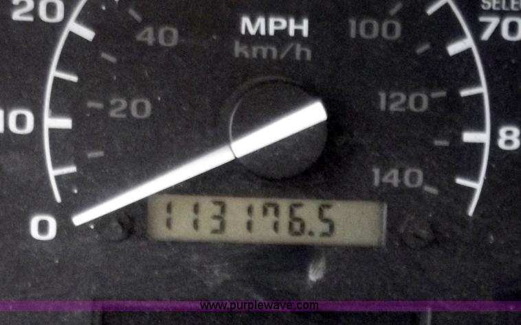 image for item B6182 1995 Ford F150 Eddie Bauer pickup truck