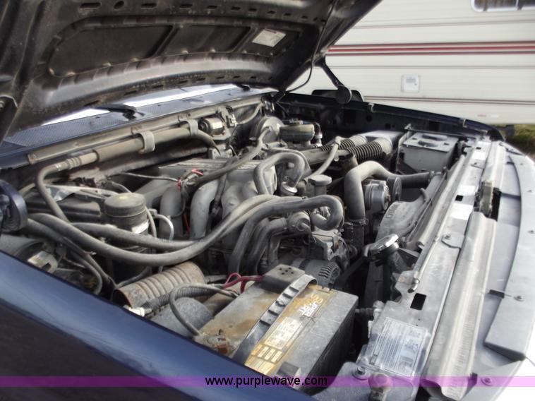 image for item B6182 1995 Ford F150 Eddie Bauer pickup truck