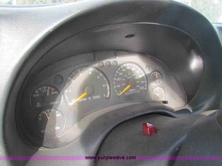 image for item B7052 2000 GMC Sonoma S10 pickup truck