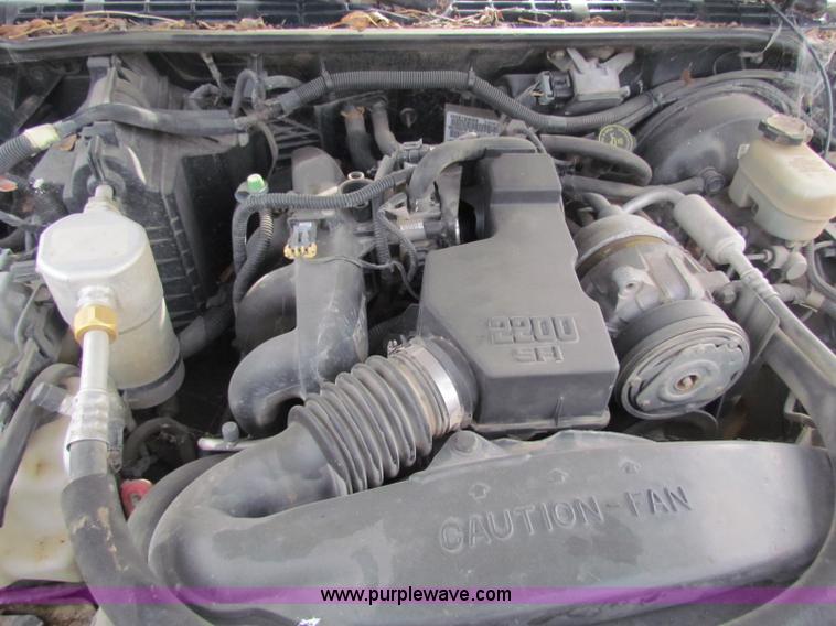 image for item B7052 2000 GMC Sonoma S10 pickup truck