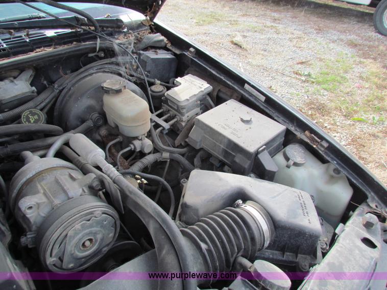 image for item B7052 2000 GMC Sonoma S10 pickup truck