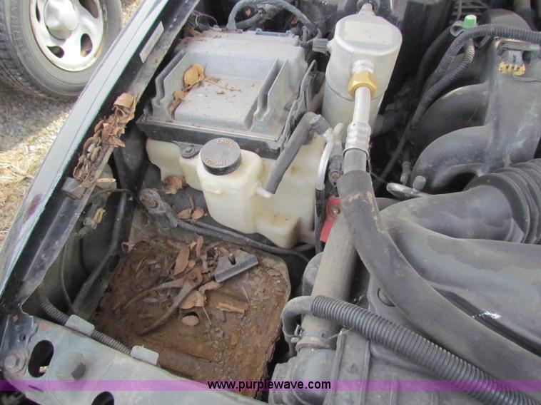 image for item B7052 2000 GMC Sonoma S10 pickup truck