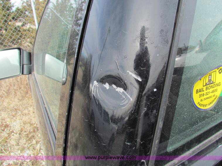image for item B7052 2000 GMC Sonoma S10 pickup truck