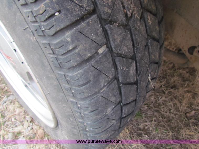 image for item B7052 2000 GMC Sonoma S10 pickup truck